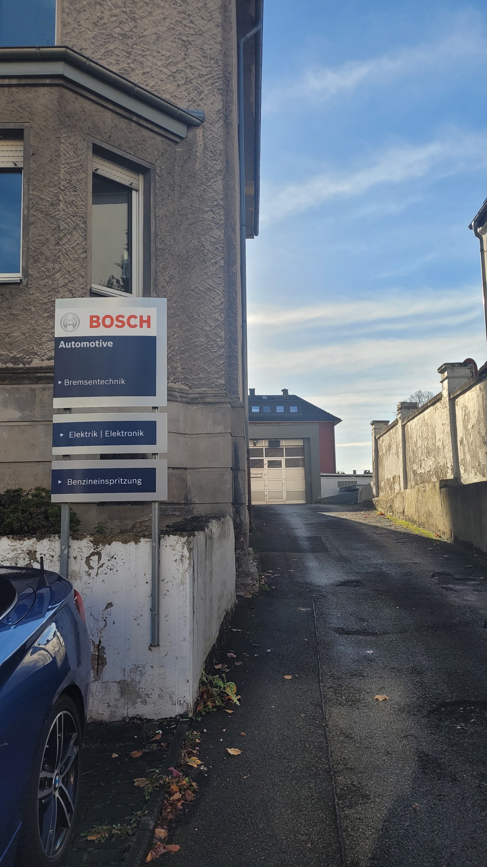 Bosch Automotive Partnerschild an der Werkstatt von Andreas Kohrs